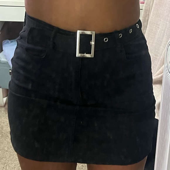 PrettyLittleThing Black Mini Skirt with Silver Buckle - Picture 1 of 2